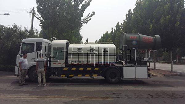 雾炮车