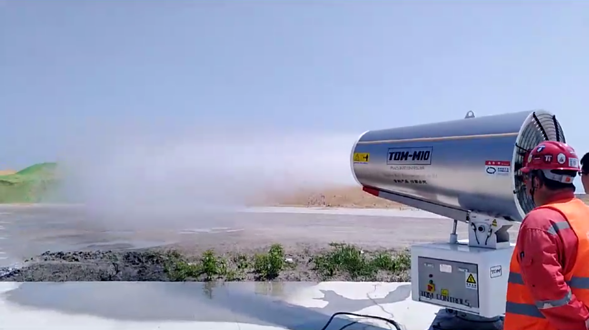 天地美雾炮机在采石场降尘作业