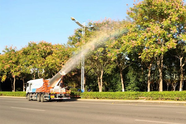 天地美雾炮车